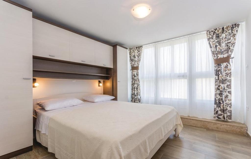 Apartment Nena- Apartman Sa Posebnim Ulazom U Prizemlju, Terasom I Zelenom Okucnicom Rakotule Exterior foto